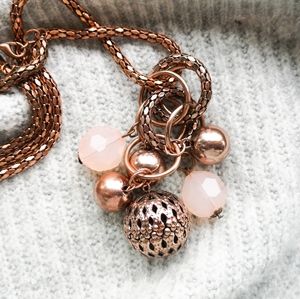 Long fashion necklace / copper coloured